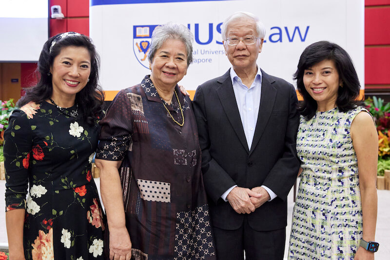 Representatives of Mr Allan Ng – his daughters Joanna Ng (left) and Geraldine Ng – with Mr and Mrs Chan Sek Keong