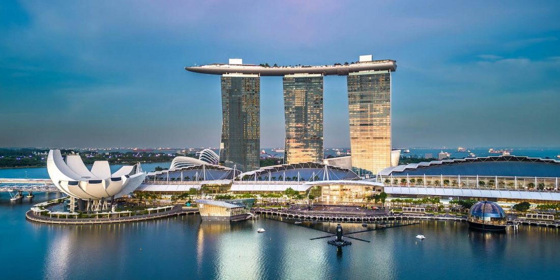 Marina Bay Sands and the Singapore waterfront at dusk