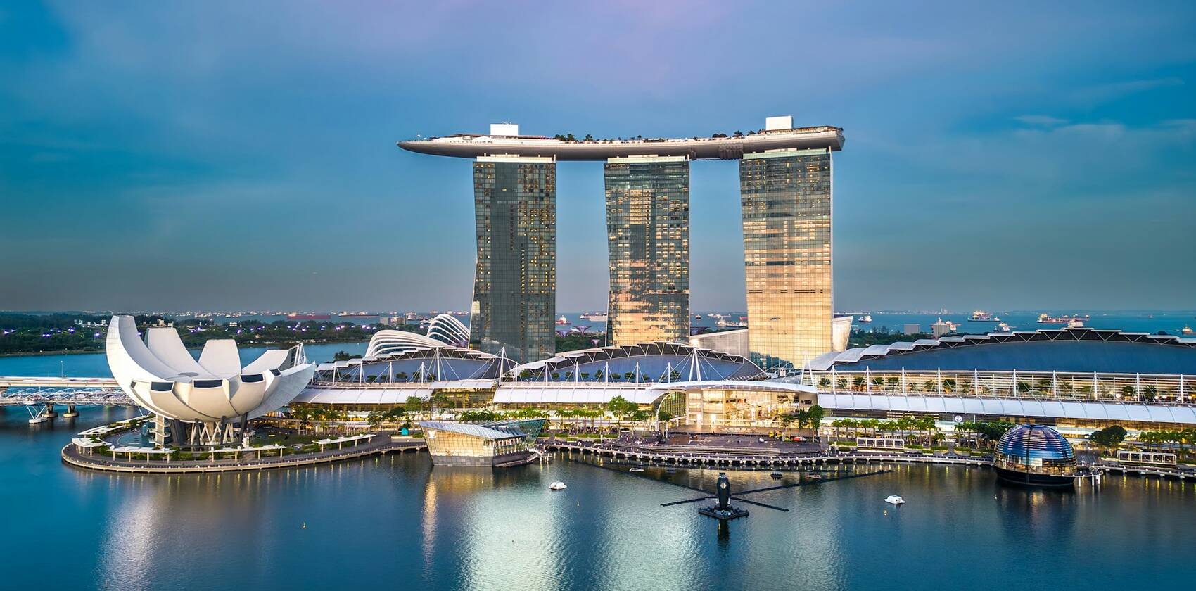 Marina Bay Sands and the Singapore waterfront at dusk